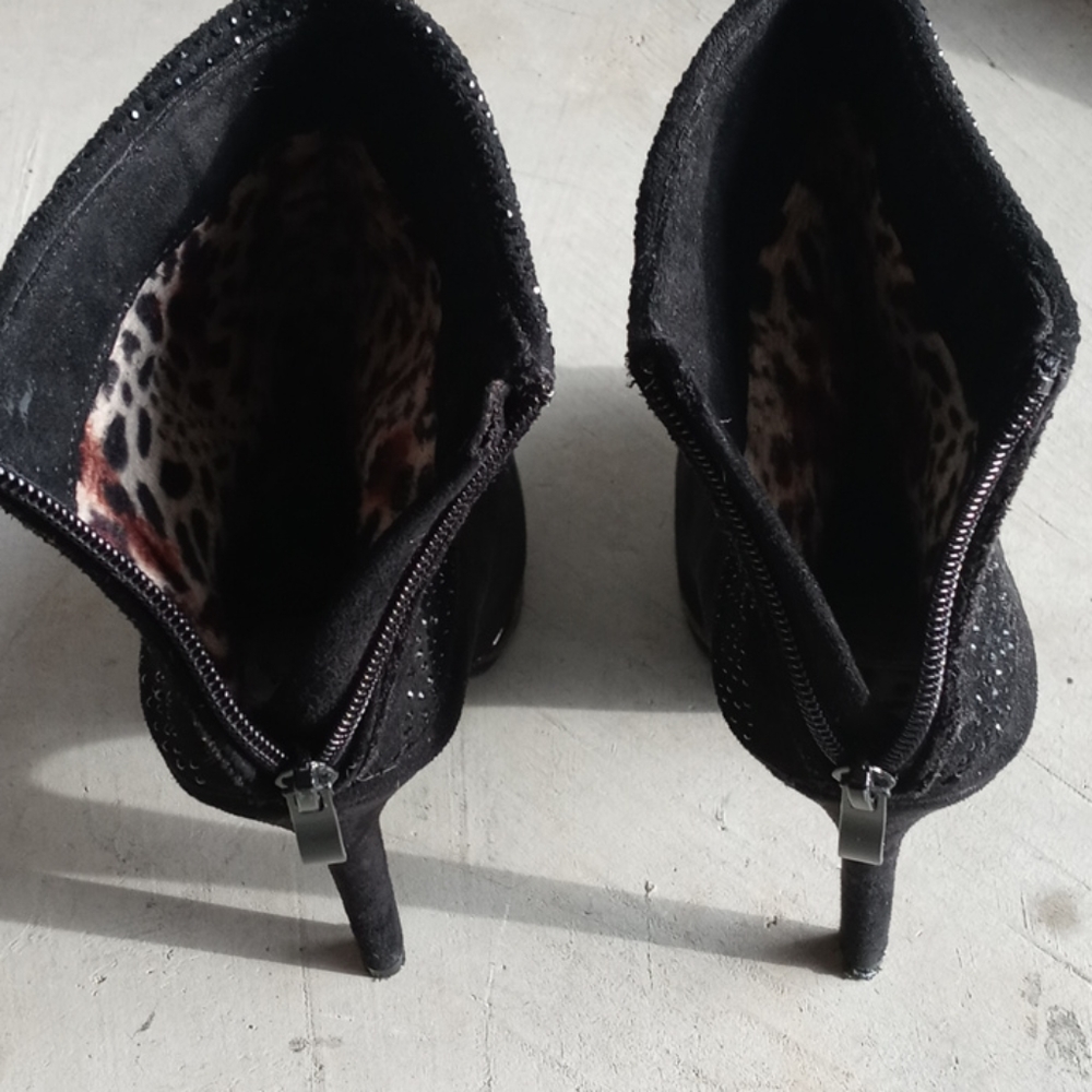 Shoes - Picture 2 of 2